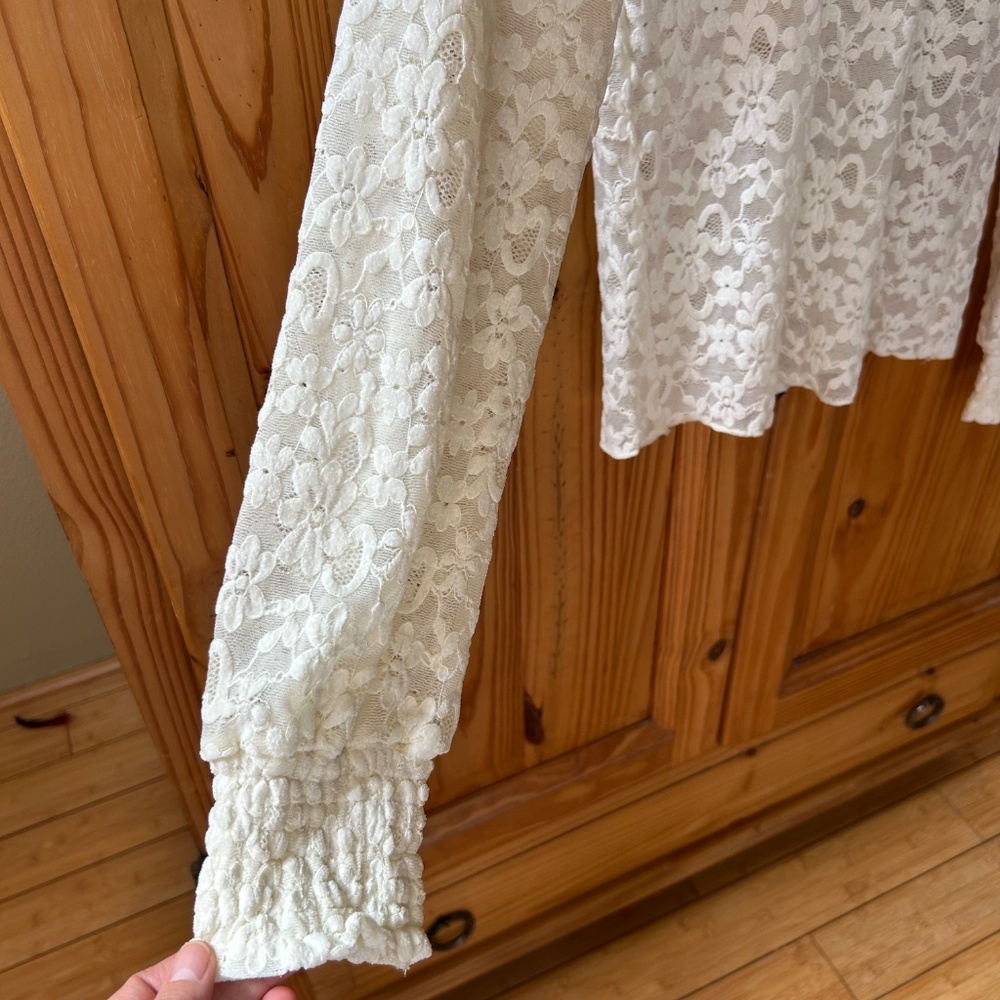 NWT Hem and Thread Top Long Sleeve Cream Lace Mock Collar Women's Size Small‎ - Picture 7 of 8